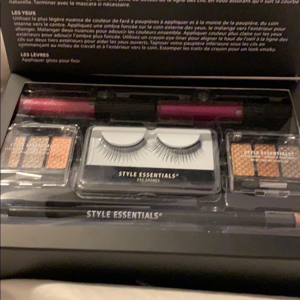 Style Essentials Date Night Make-Up Set! 2 for $10